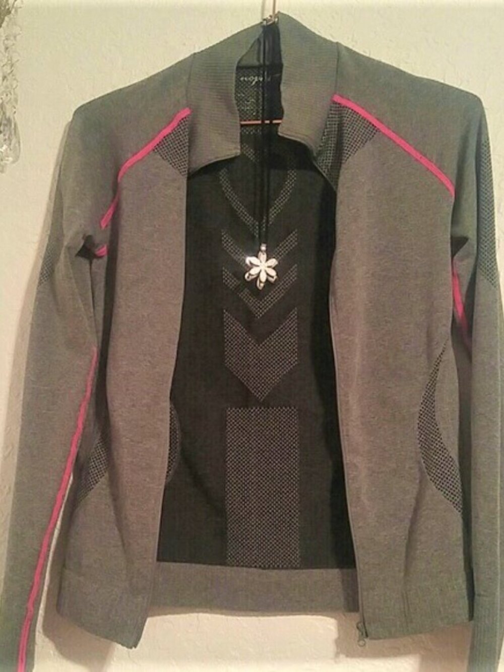 Nophat SZ S Grey Black & Hot Pink Activewear Jacket with Front Zip - Picture 3 of 4